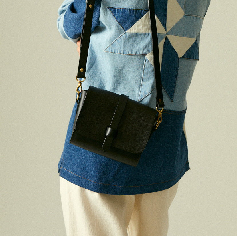 Dinky Zero-Waste Handväska Textures of Black